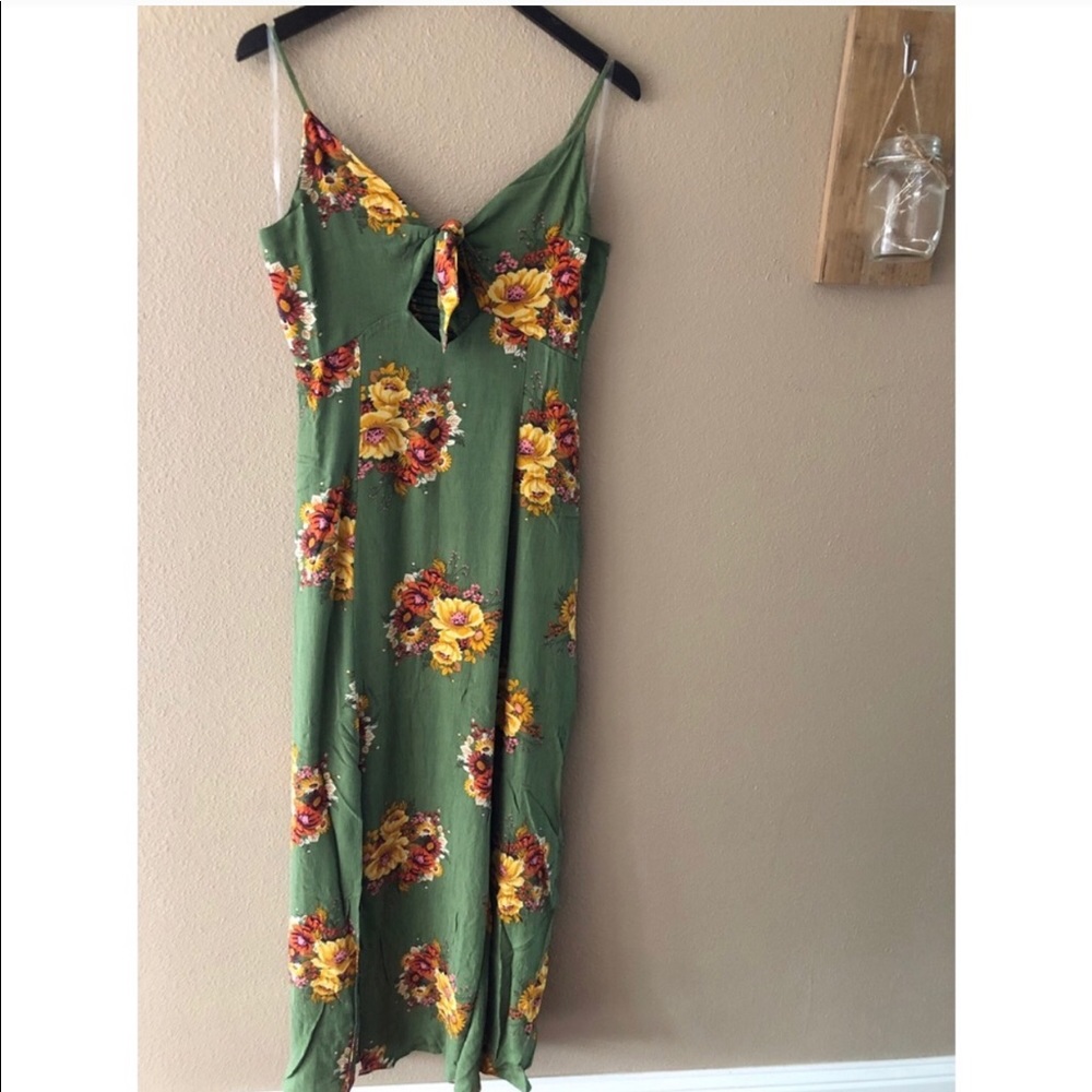 Front cut out maxi dress - Picture 2 of 2